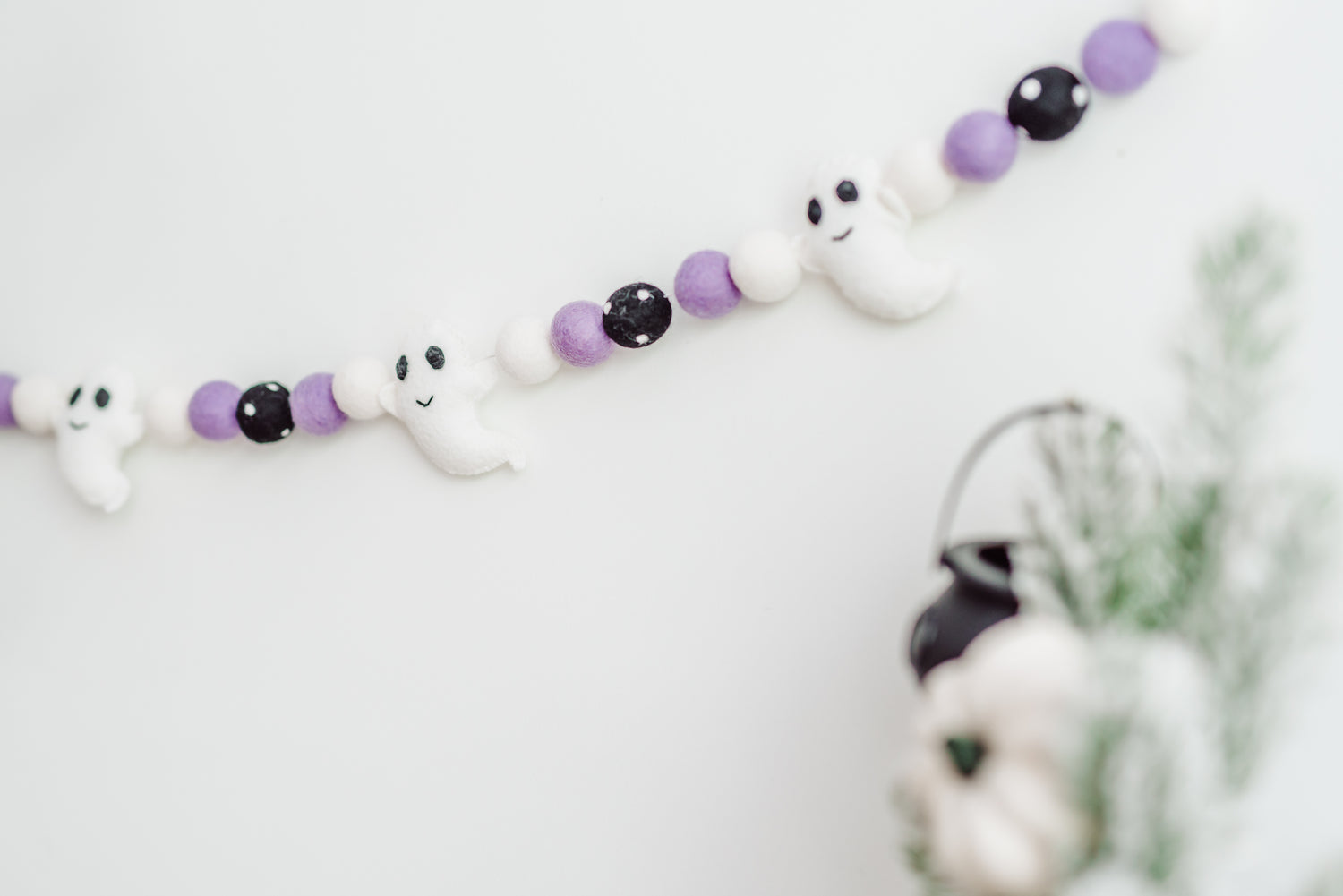 Soft Spooky Ghost Felt Halloween Garland