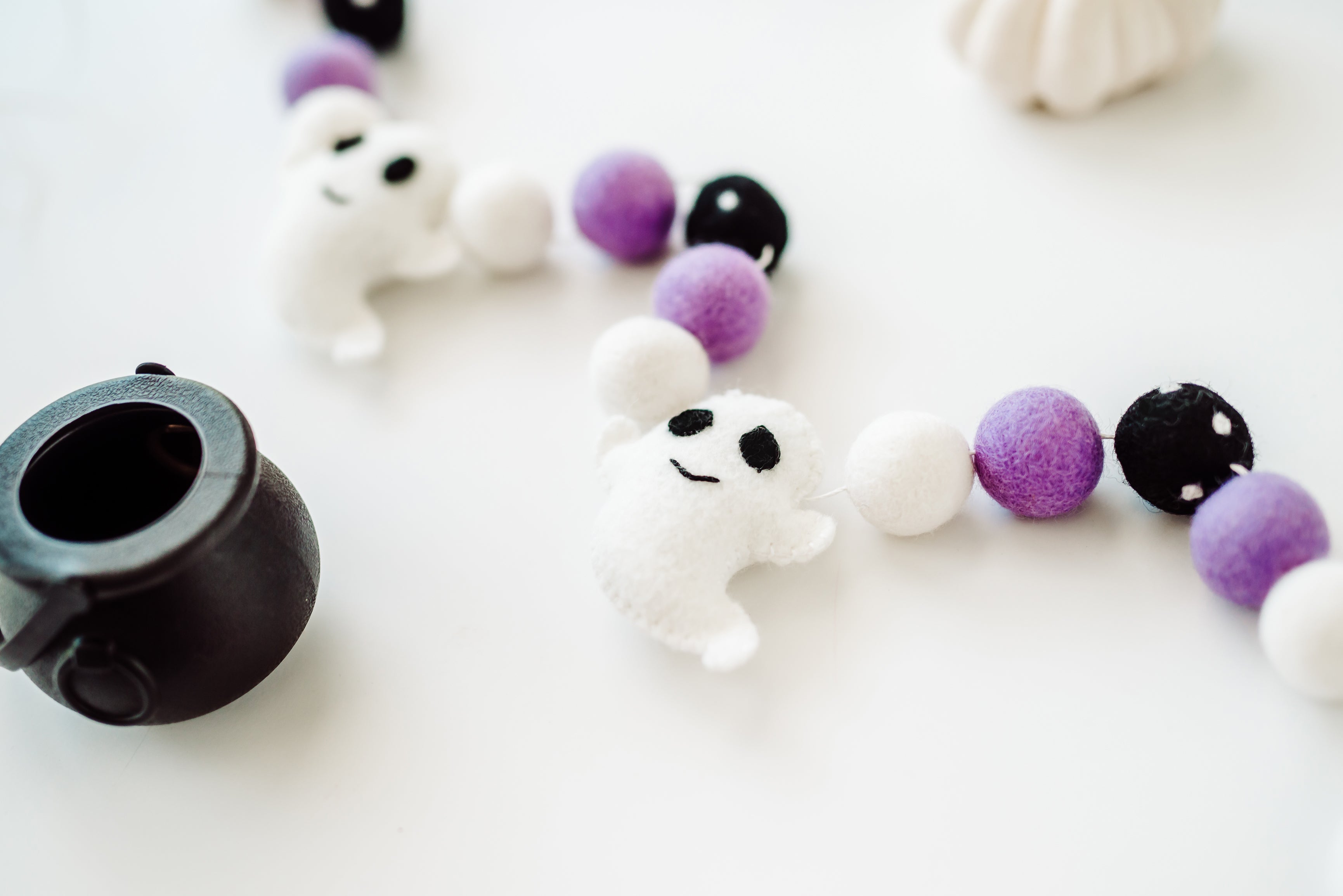 Soft Spooky Ghost Felt Halloween Garland