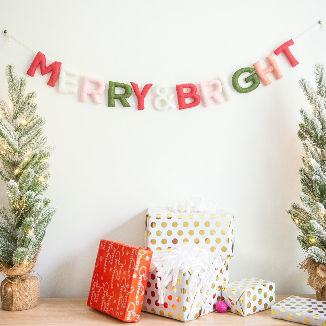 Merry and Bright Sign. Felt Christmas Banner featuring words &amp;quot;Merry &amp; Bright&amp;quot;. Christmas Mantle Garland.